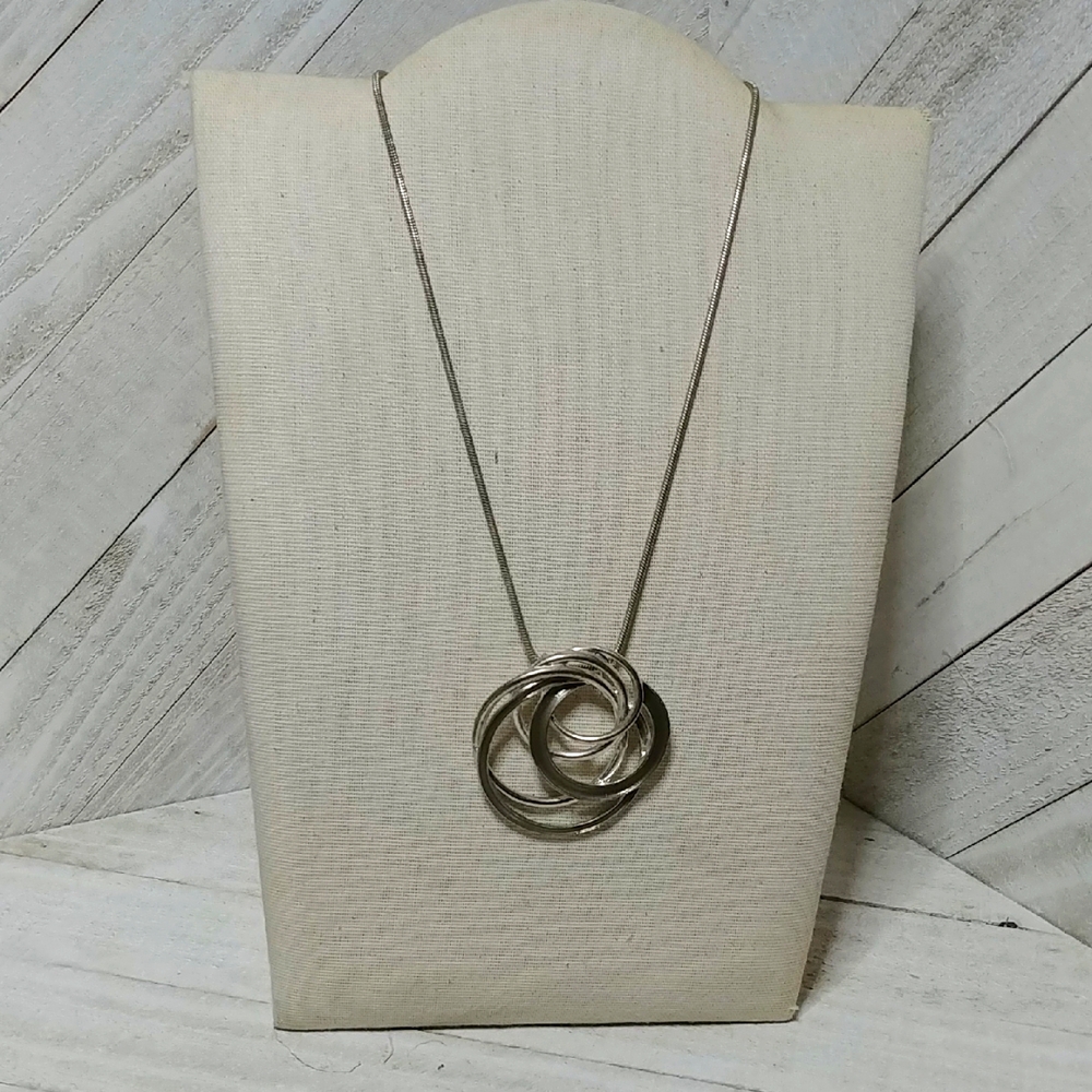 Elegant Faux Silver and Grey Accent Pendant Necklace